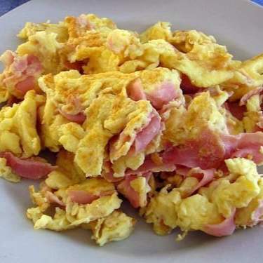 Huevos Revueltos con Jamón