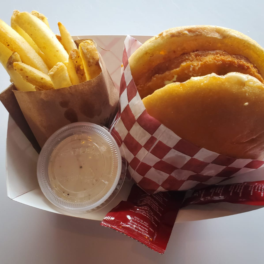 HAMBURGUESA DE POLLO CON PAPAS
