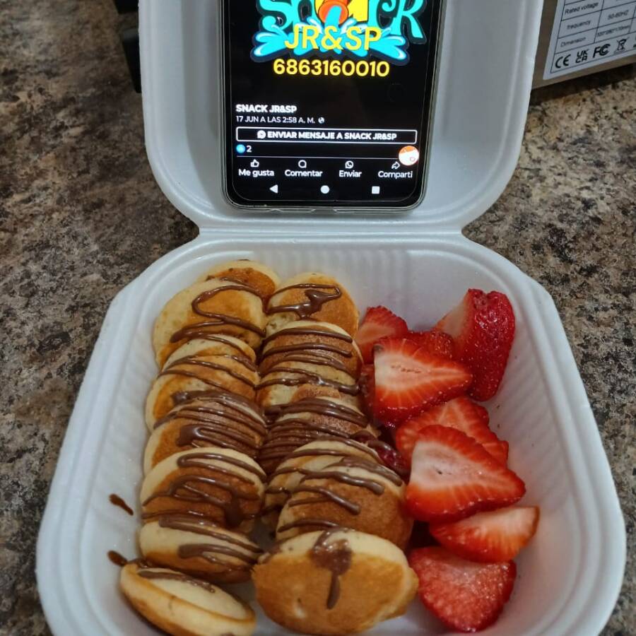 Mini Charola de Mini Hot Cakes con Fresas