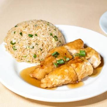 Pollo en Trozos con Durazno y Chaufa