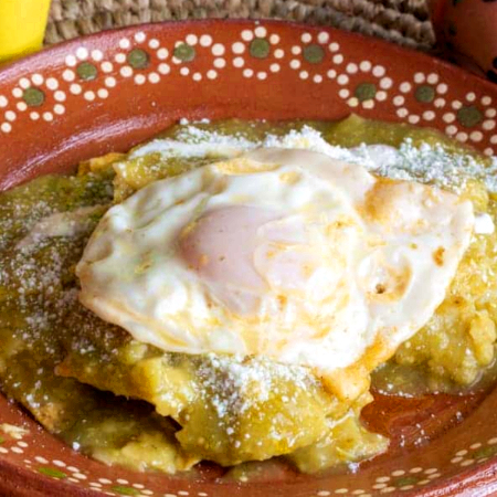 Chilaquiles Verdes con Huevo