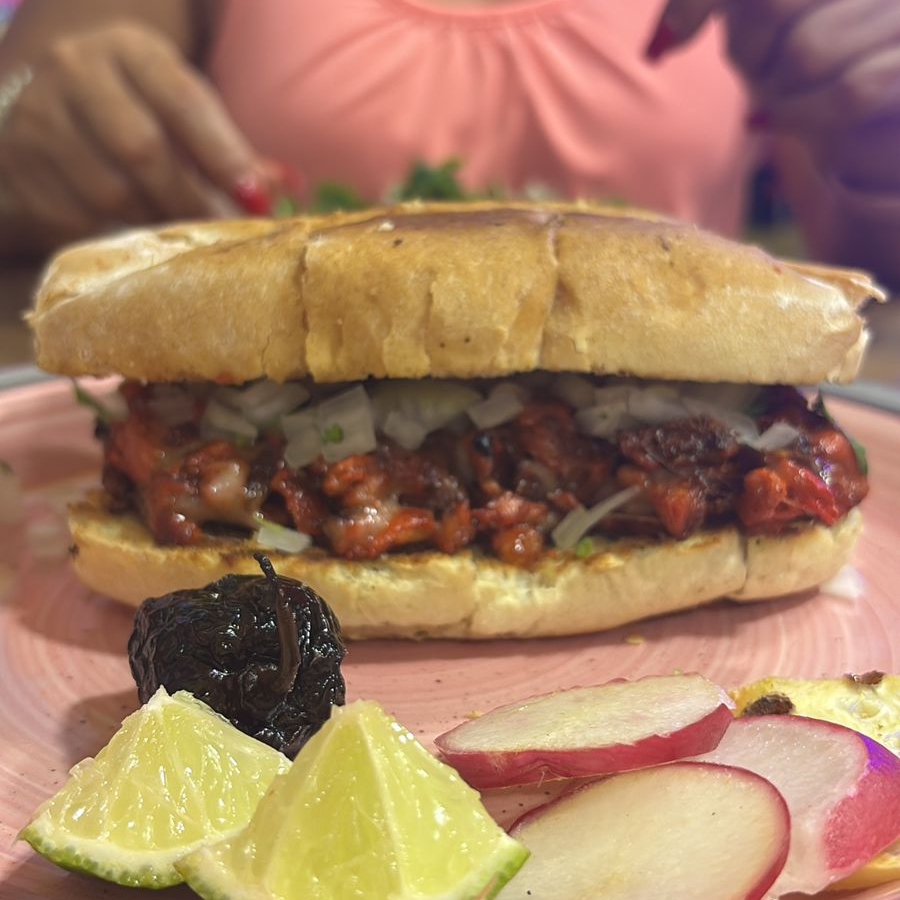 Torta con Queso de Pastor con Horchata