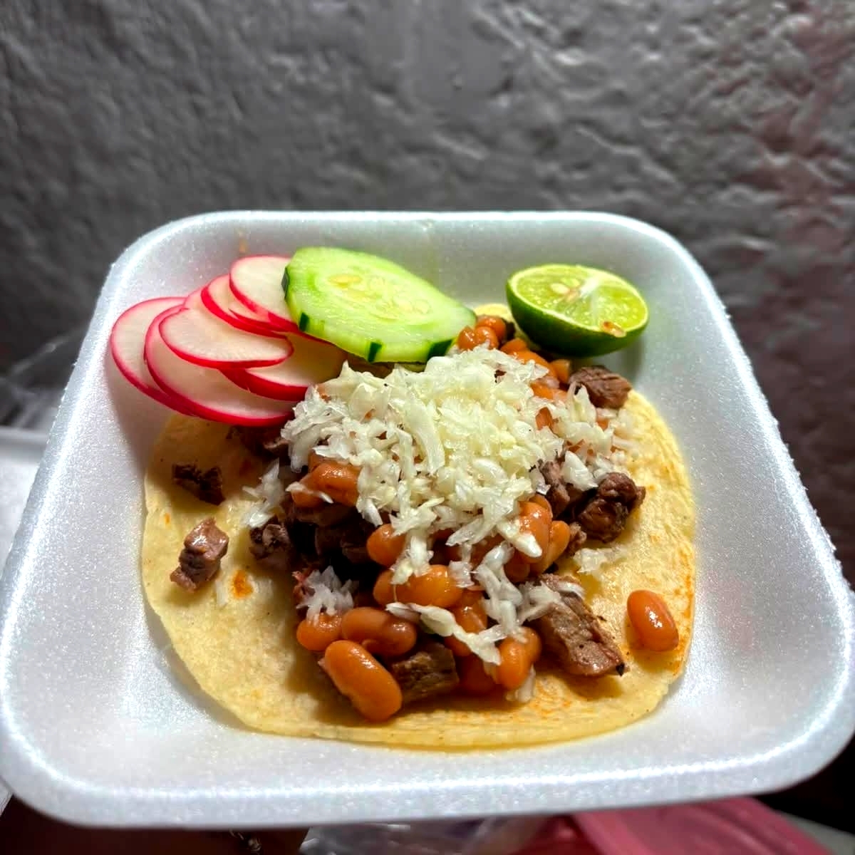 4 TACOS ASADA CON AGUA LITRO