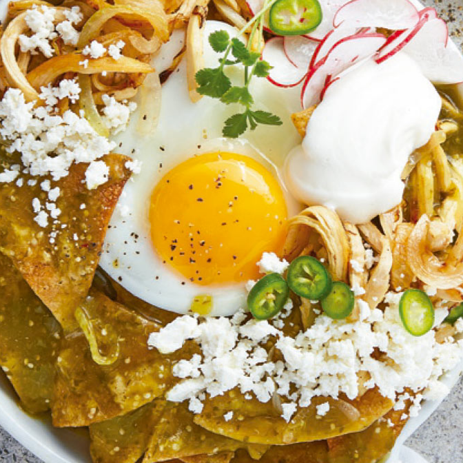 Chilaquiles verdes con huevo