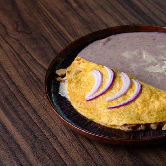 OMELET CON CHAMPIÑONES Y QUESO