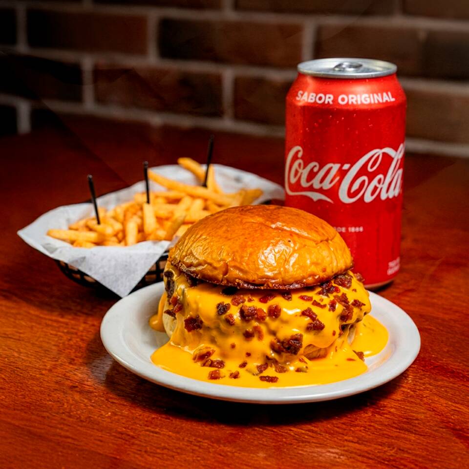 1x American Cheese
1x Batata Frita Tradicional
1x coca cola lata 350ml