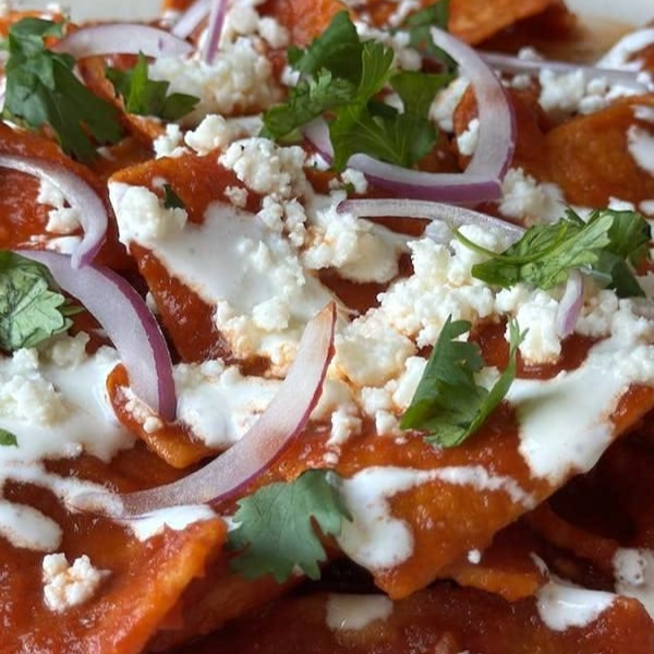 Plato de Chilaquiles Rojos Chico