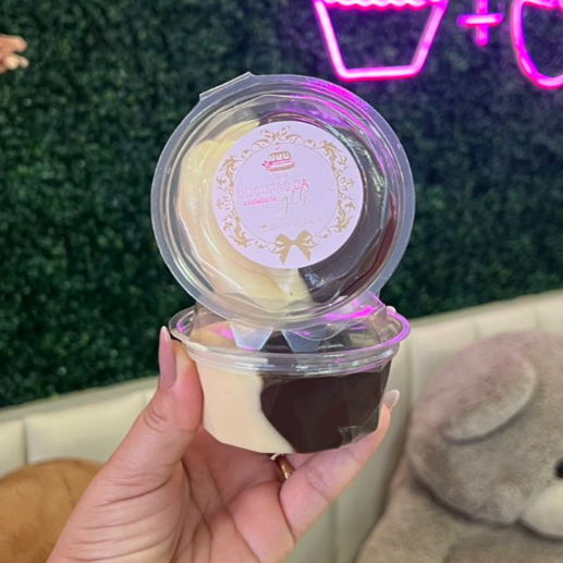 Delicioso brigadeiro branco e preto para comer de colher!