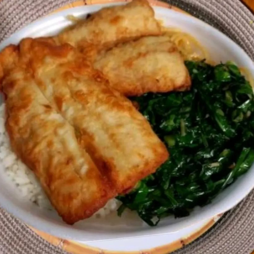 Filé de Peixe: Nosso filé de peixe é uma deliciosa opção para os amantes de frutos do mar. Preparado com peixes frescos e selecionados, proporcionamos uma experiência gastronômica única e saudável.