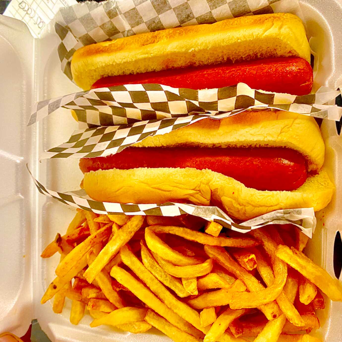 PAQUETE DE2 HOTDOGS DE RES+ 1/2 PAPA+ SODA