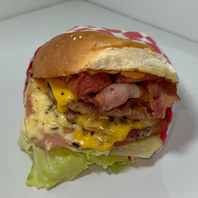 HAMBURGUESA ESPECIAL CON PAPAS