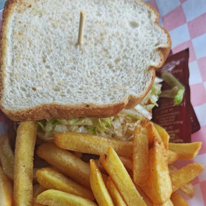 SANDWICH CLUB CON PAPAS