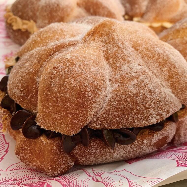 Pan de Muerto Chocolate