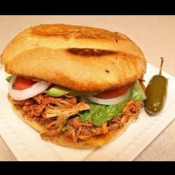 Torta de Pierna + Agua de Té