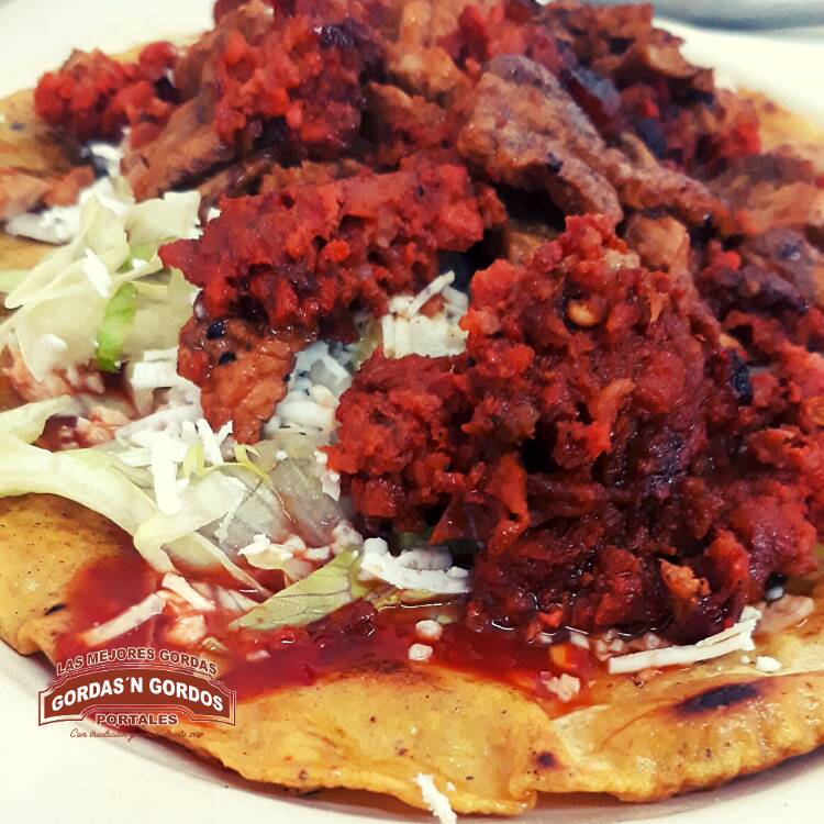 Huarache con Longaniza