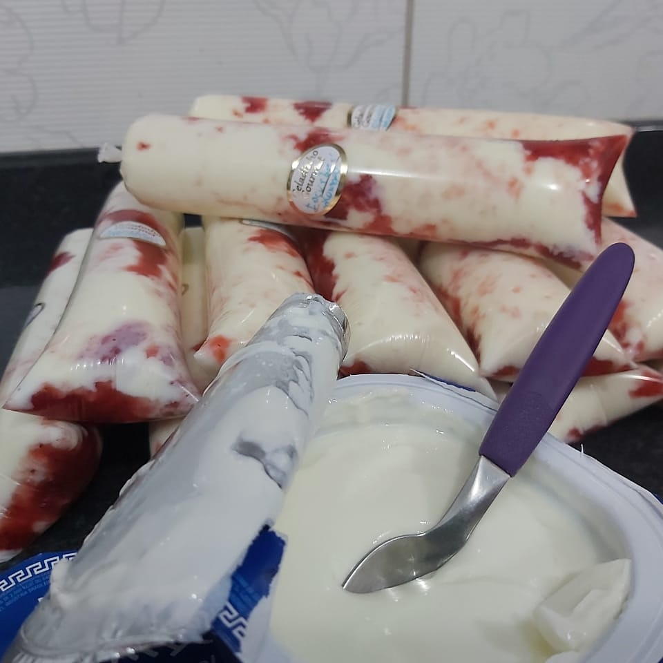 Geladinho iogurte com morango 200 ml cada