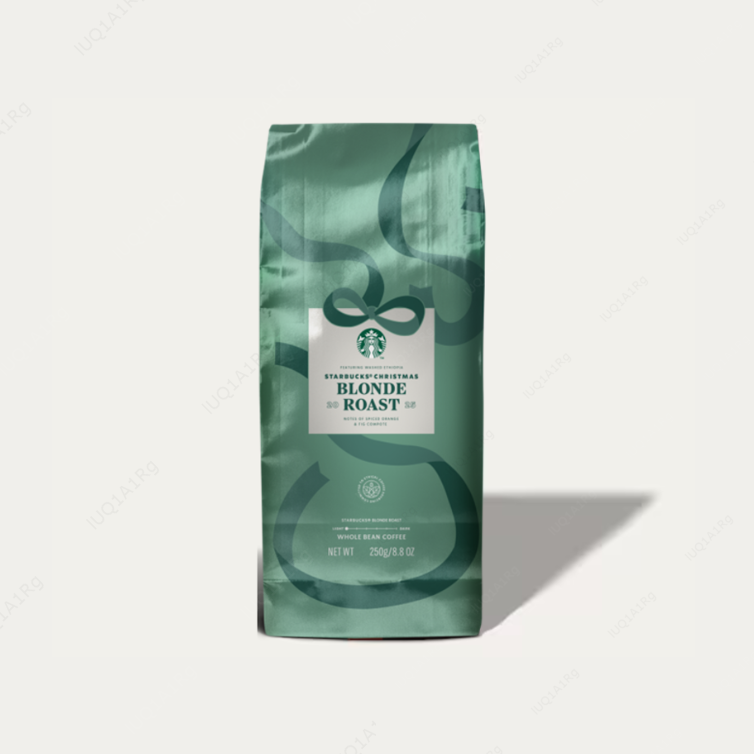 Grãos de café da Ásia/Pacífico, com doçura herbal, combinados com grãos de café da África Oriental, que adicionam notas cítricas e de figo. Levemente torrado, este café revela aromas amadeirados e sabores suaves, com o toque certo de especiarias sazonais.