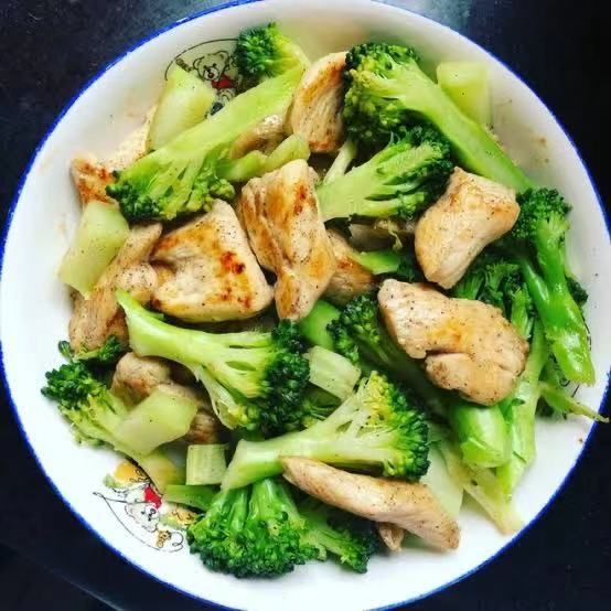 Pollo con Brócoli y verduras mixta
