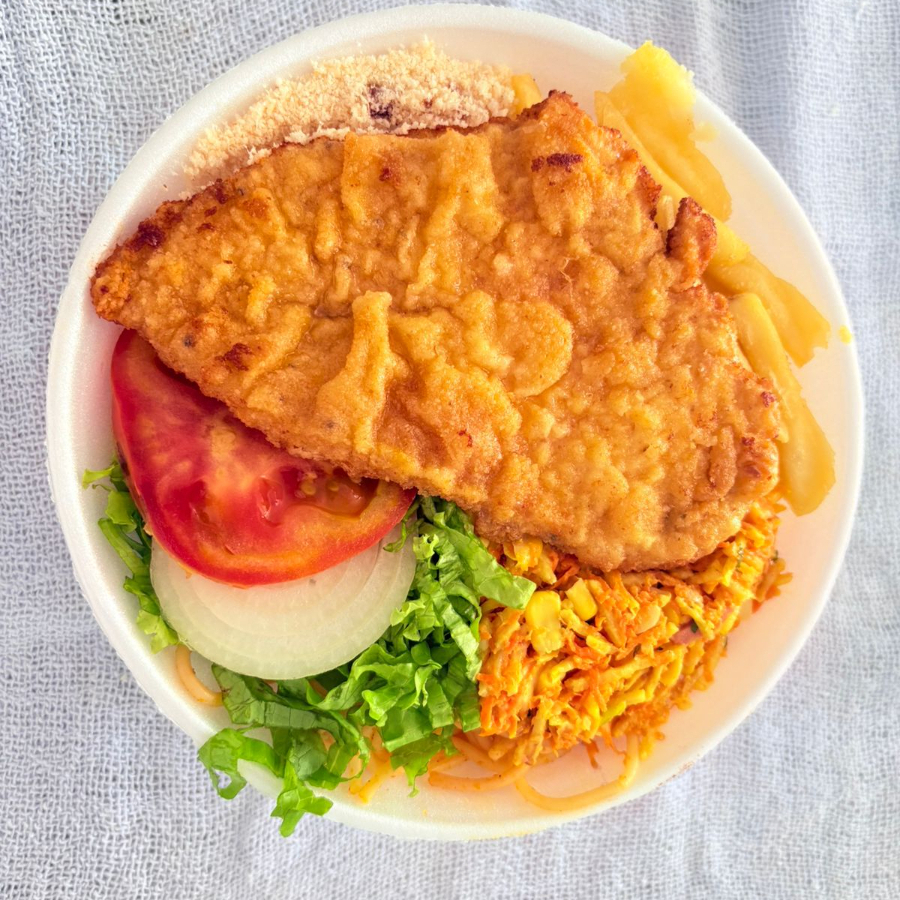 Acompanha: Arroz, feijão, macarrão, farofa e batata frita.