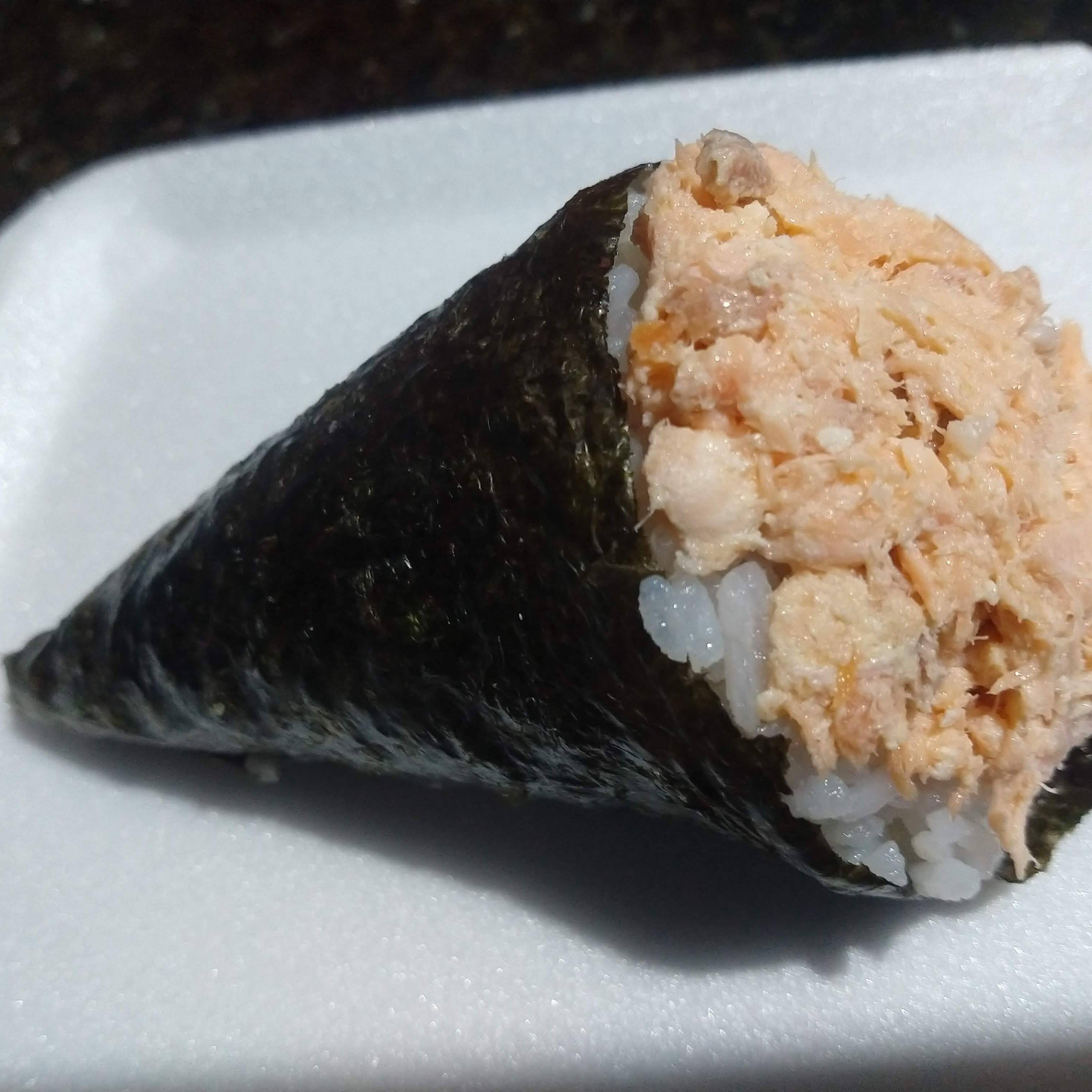 (ARROZ, ALGA, SALMÃO GRELHADO, CREAM CHEESE E CEBOLINHA)