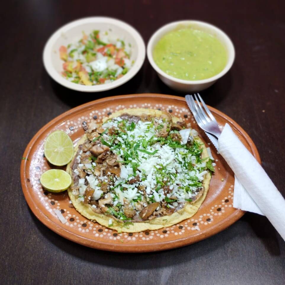 Sope con Carnitas