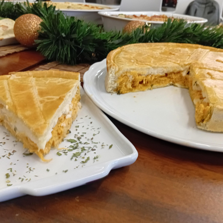 Torta de frango com Catupiry, ideal para aniversários, eventos e comemorações , sabor caseiro e o melhor? Você pode dizer que fez !!!- 1,7kg(produto pronto congelado)