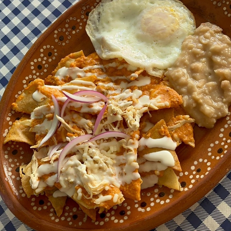 CHILAQUILES Al CHIPOTLE