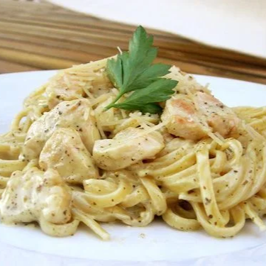 Pasta con Pechuga en Crema de Champiñones