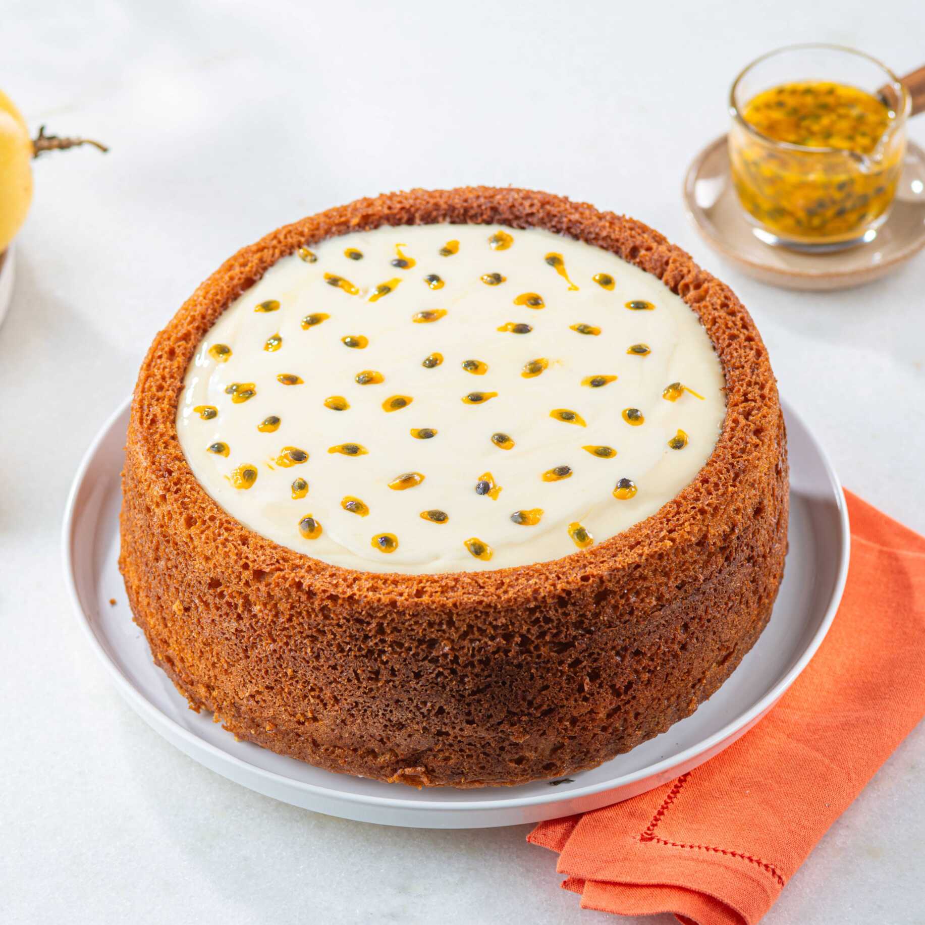 Delicioso Bolo de maracujá caseiro, com recheio de Mousse de maracujá. Imagem meramente ilustrativa.
Bolo pequeno serve até 8 fatias
Bolo grande serve até 16 fatias