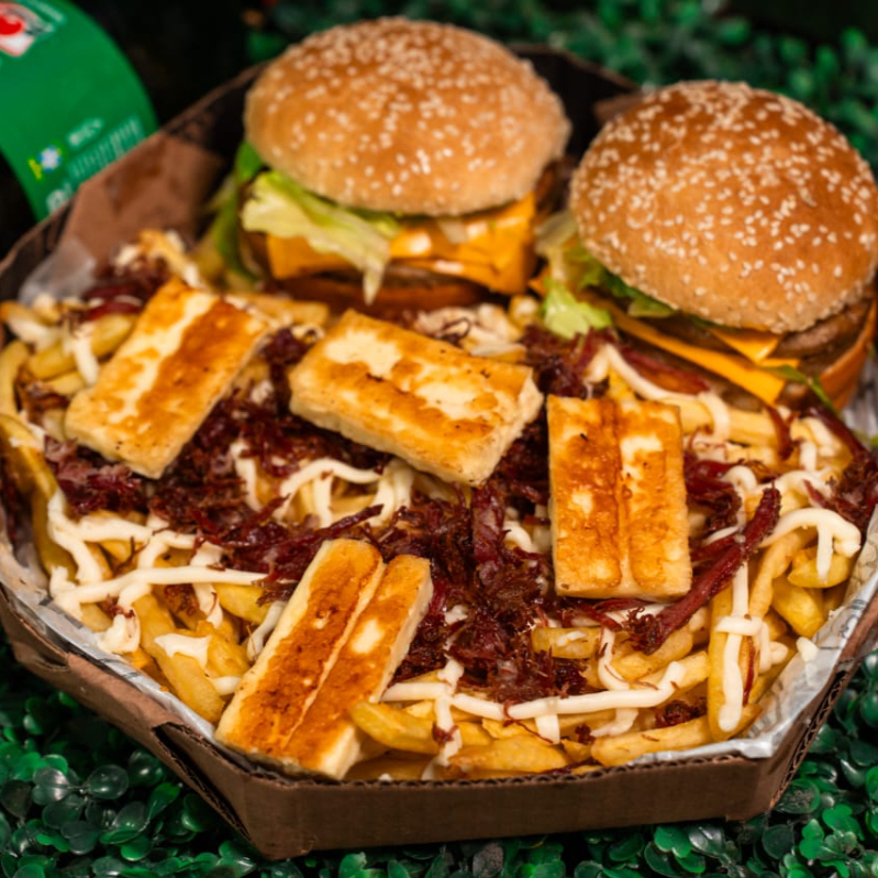 2 x-duplos ( pão , 2 carnes,2 queijos , maionese temperada , cheddar cremoso , catchup e salada ) , batata com catupiry e uma porção de carne seca e fatias de queijo de coalho .