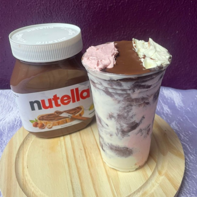 Delicie-se com a combinação irresistível de 3 camadas de puro prazer, com creme de morango, creme de ninho artesanal e o toque cremoso da Nutella. Uma explosão de sabores em cada mordida!
