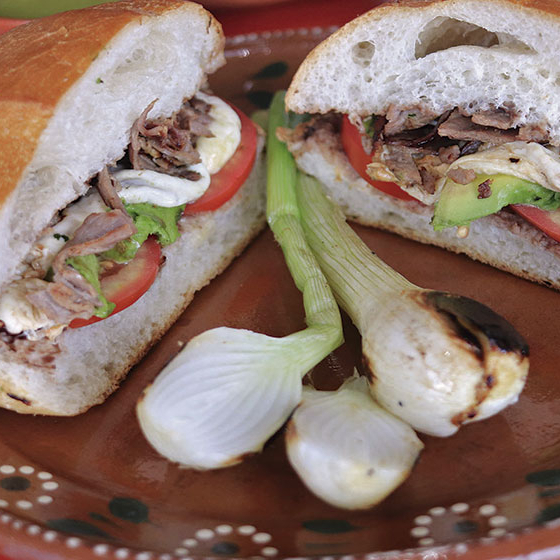 TORTA SUIZA (BISTEC DE RES Y QUESO PARRILLA)