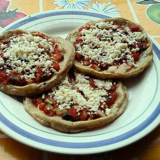 PICADA DE SALSA DE TOMATE CON CHORZO