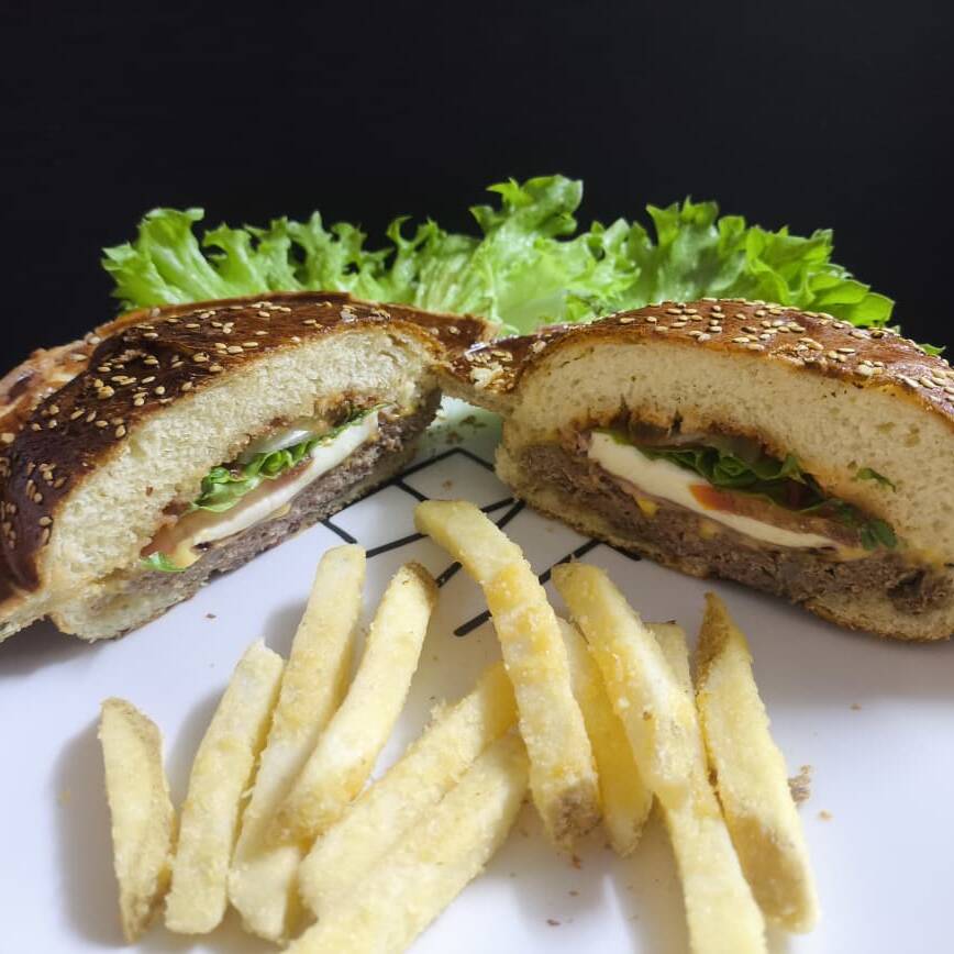 Hamburguesa Ovni con papas