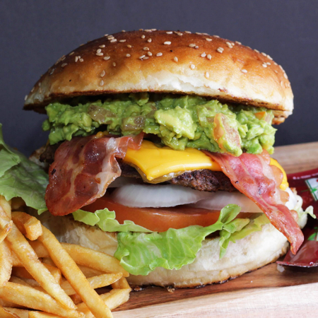 AGUACATE TOCINO LOVER +PAPAS FRITAS
