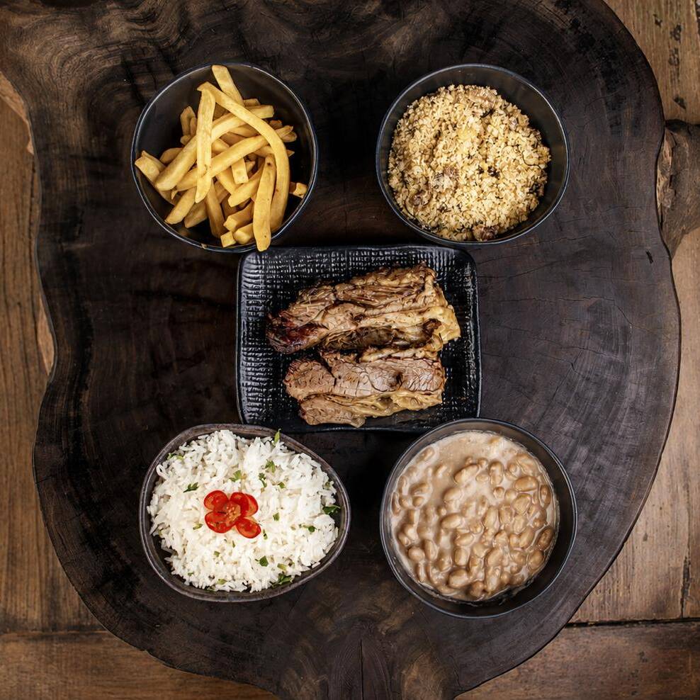 Costela na brasa, arroz branco, feijão carioca, batata frita crocante e farofa. Prato executivo completo, entrega rápida e opção com frete grátis.
Seo: executivo de costela na brasa tradicional, marmita de costela assada, marmitex de costela, quentinha de costela na brasa, prato feito de costela, costela bovina suculenta, carne grelhada no ponto, almoço executivo com costela, refeição completa com arroz e feijão, farofa crocante, comida caseira, sabor de churrasco, almoço no ifood, pedido online, entrega rápida, frete grátis, cupom de desconto, promoções especiais, promoção de executivo, melhor custo benefício, porção generosa, marmita bem servida, comida quentinha, prato farto, comida fresca feita na hora, executivo de churrasco, costela tradicional temperada, refeição prática para o Dia a Dia, ideal para almoço no trabalho, marmita de qualidade, destaque no ifood, restaurante bem avaliado, combo executivo com costela, oferta do Dia, promoção leve 2 pague 1, desconto exclusiv