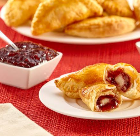 Empanada Fresa Philadelphia 🍓🧀🥟✨👑🪙🔱🍭