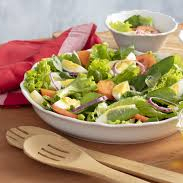 Alface, tomate, cebola e azeitonas