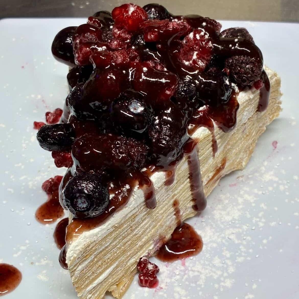 Pastel de Crepas Frutos Rojos