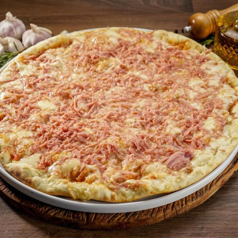 Massa artesanal, Molho artesanal, mussarela, presunto e orégano.