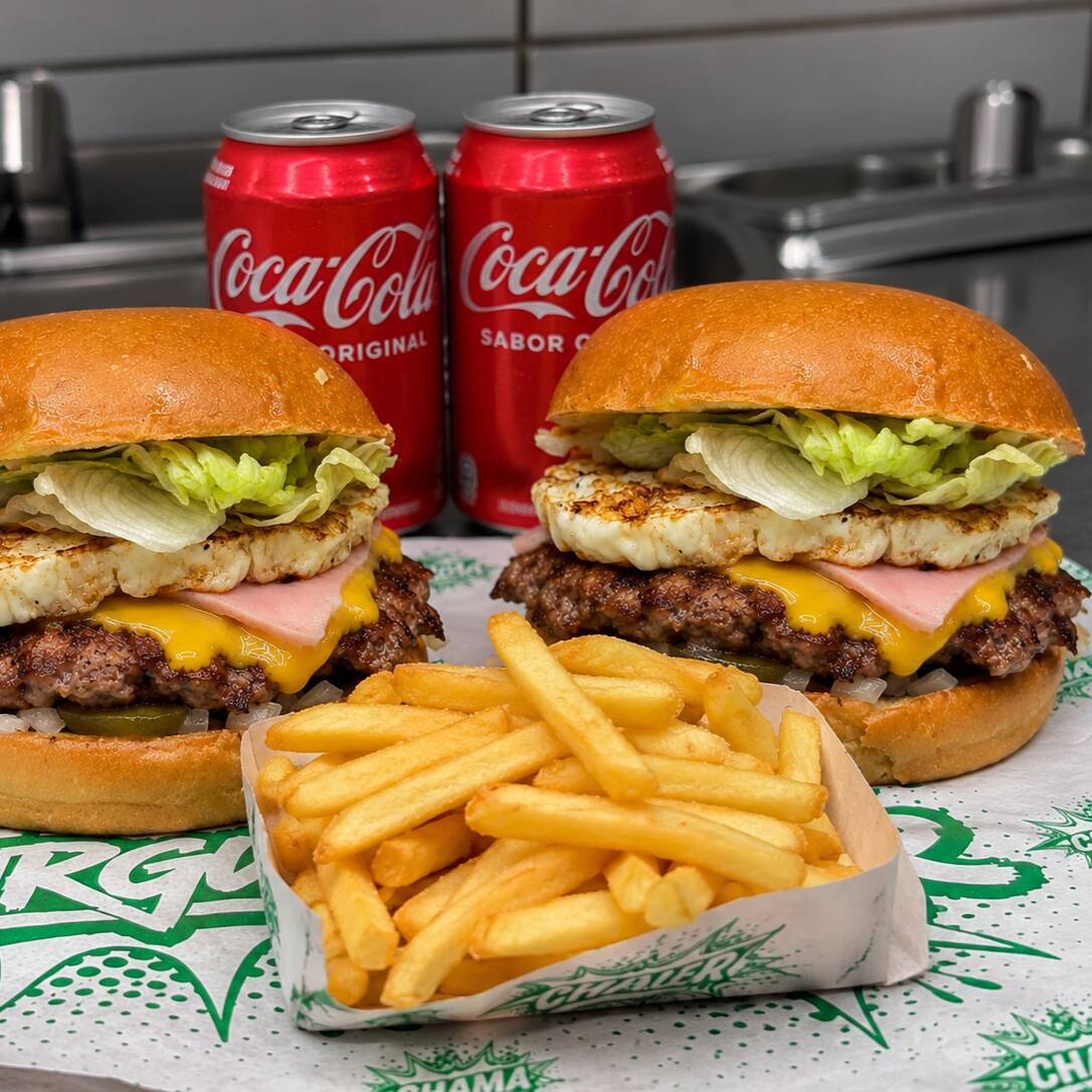 Você vai adorar essa mistura louca de sabores ! Pão Brioche , Carne Artesanal 60g , queijo Prato derretido , presunto , ovo , Tomate , alface , picles , cebola picadinha e nossa deliciosa maionese caseira . + Batata 80g + 2 coca Lata .