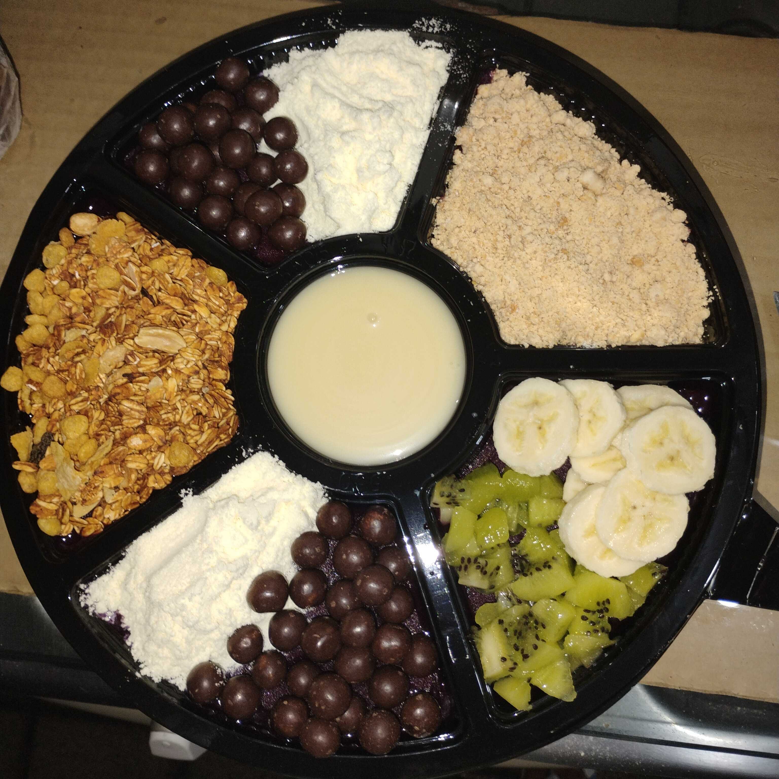 ( 4 acompanhamentos, 1 fruta 1 cobertura)