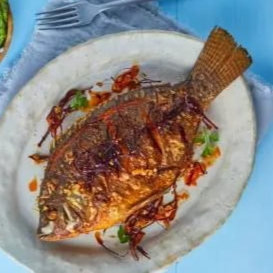 MOJARRA AL MOJO DE AJO CHICA + COCKTEL CHICO