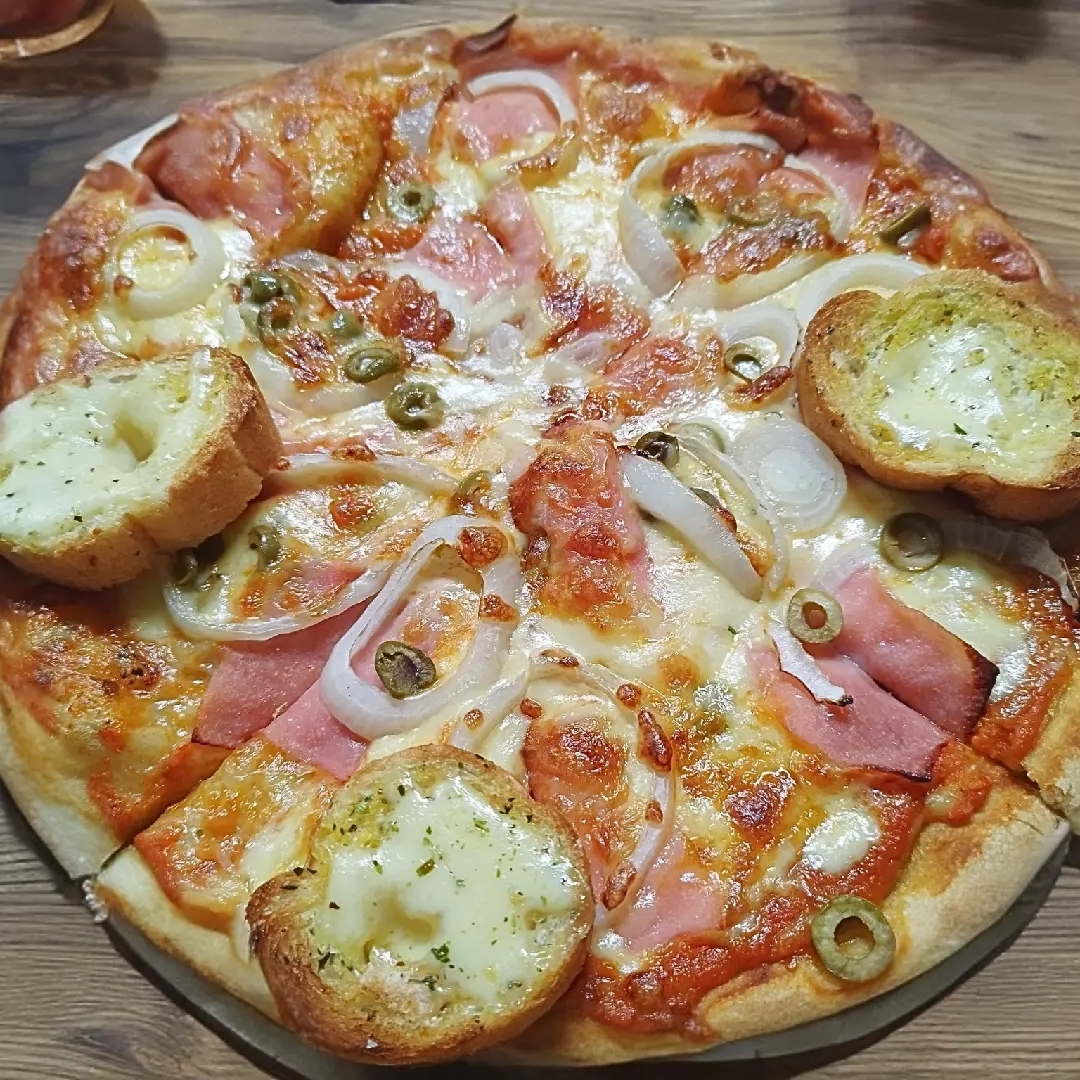 Promo Fugaza 8 tajadas y pan al ajo