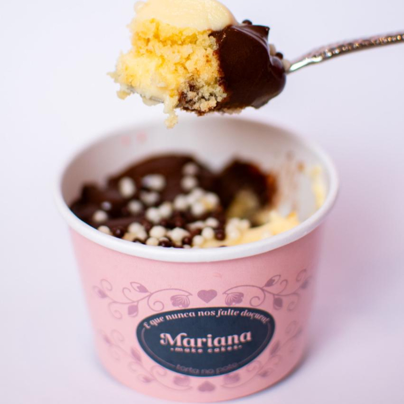 Torta no pote com bolo fofinho com mousse de Brigadeiro e Brigadeiro preto.