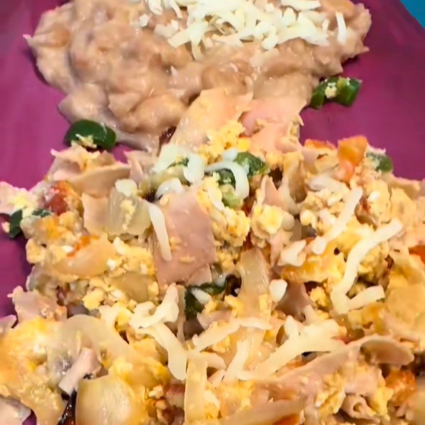 Huevos al Gusto (guisado, Frijoles)