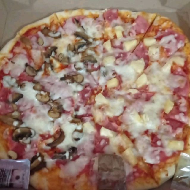 Pizza Grande 1/2 Hawaiana y 1/2 de Champiñones