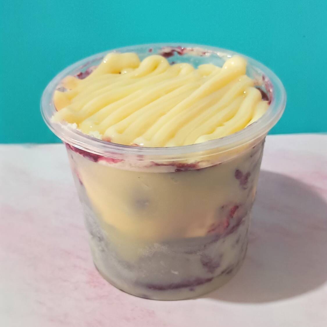 Açaí cremoso e trufado com o delicioso creme de Ninho da Nestlé, combinado com leite em pó e finalizado com uma generosa camada de creme de Ninho por cima. Uma explosão de cremosidade e sabor para quem ama açaí com Ninho!
Pote de 350 ml. O peso do produto pode variar conforme os ingredientes e a quantidade de complementos.