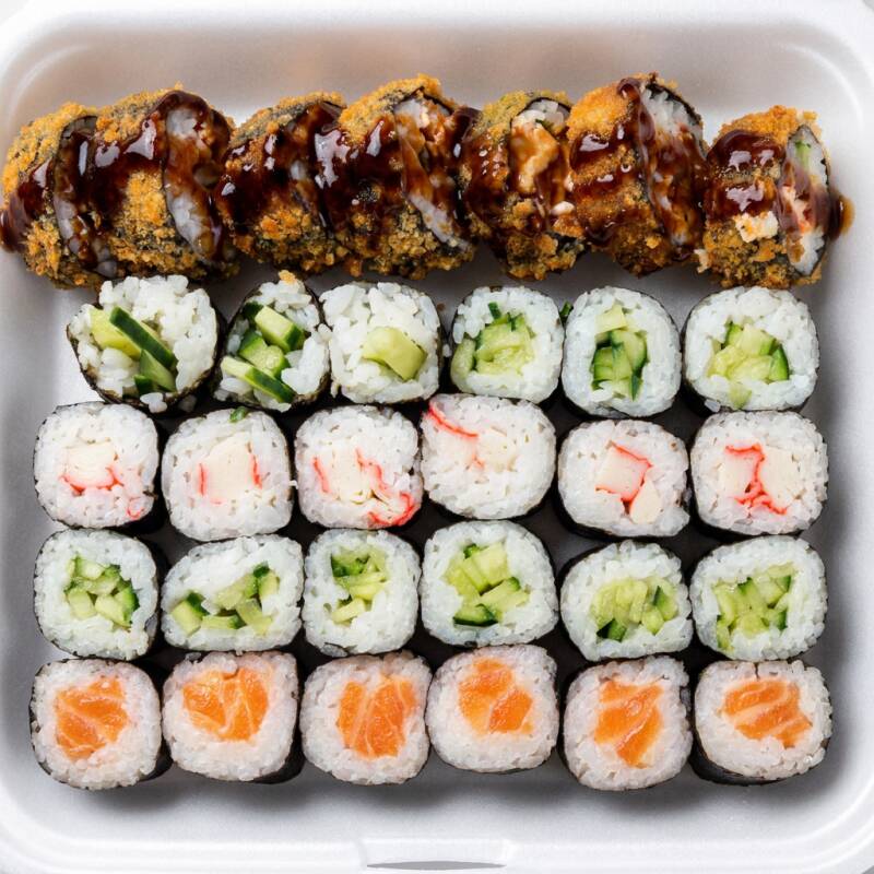 Delicioso combinado (combo) de sushis com 50 peças! 10 Hossomaki Salmão Fresco 10 Hossomaki Salmão Grelhado 10 Hossomaki Pepino em Tiras 10 Hossomaki kani 10 Hot Roll Salmão Grelhado *Acompanha hashi, molho shoyu e tarê (Quantidade proporcional aos produtos adquiridos). #sushi #hotroll #sashimi #temaki #temakihot #comidajaponesa #japonesa #yakissoba #yakisoba #shimeji #poke #salmao #uramaki #hossomaki #ceviche #grelhado #barcas #frutosdomar #bighot #burguer #burger #wassabi #wasabi #combos #combinados #poque #porcoes #entregagratis #gratis #saudavel #rapida #desconto #cupom #vegetariana #vegana #bomebarato #eat #Doritos #skin #ohana #ohanajapanfood #delivery