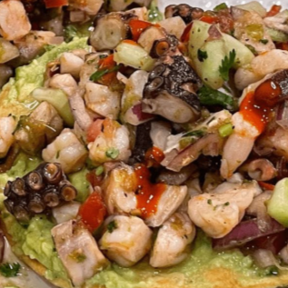 Tostada de Camarón Callo y Pulpo